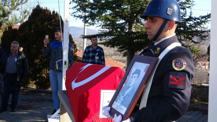 56 yıl sonra gözyaşlarıyla memleketi Bolu’da toprağa verildi
