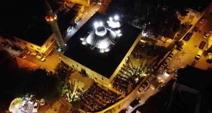 6 asırlık Hoş Kadem Camii, Kadir Gecesi doldu taştı