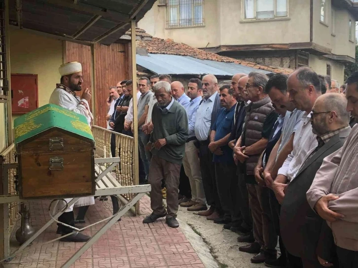 6. kattan düşerek ölen öğretmen toprağa verildi
