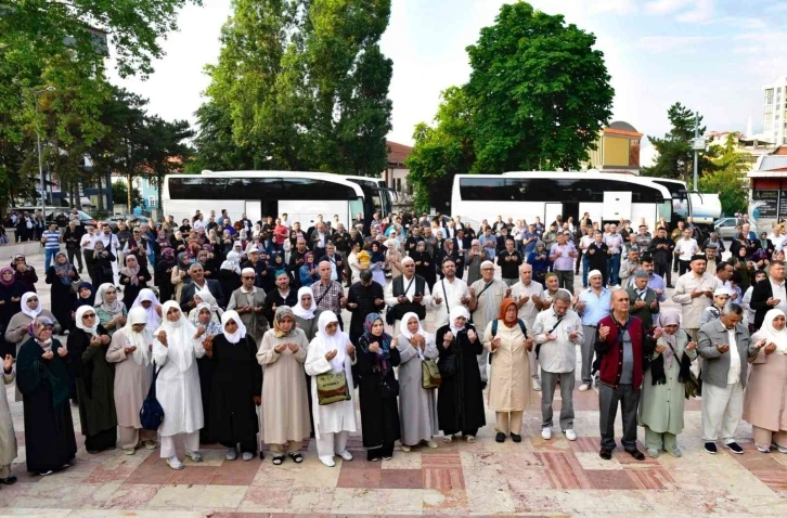 60 kişilik hacı adayı sevinç gözyaşları ile uğurlandı
