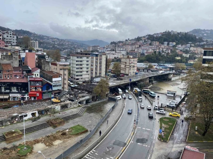 67 yıllık köprüdeki yıkım çalışmaları sona geldi
