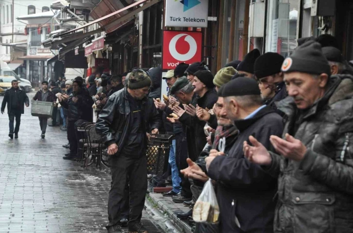 7 asırdır süren gelenekte depremzedeler için dua edildi
