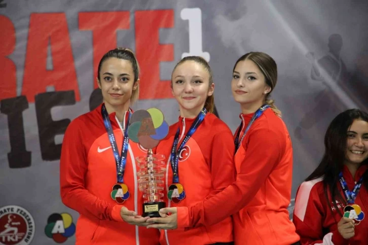 70 ülkeden sporcunun katıldığı karate şampiyonasında madalyalar sahiplerini buldu
