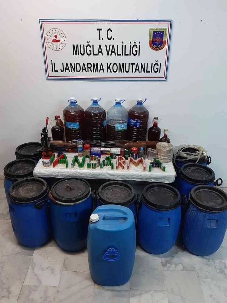 700 litre el yapımı alkol ele geçirildi
