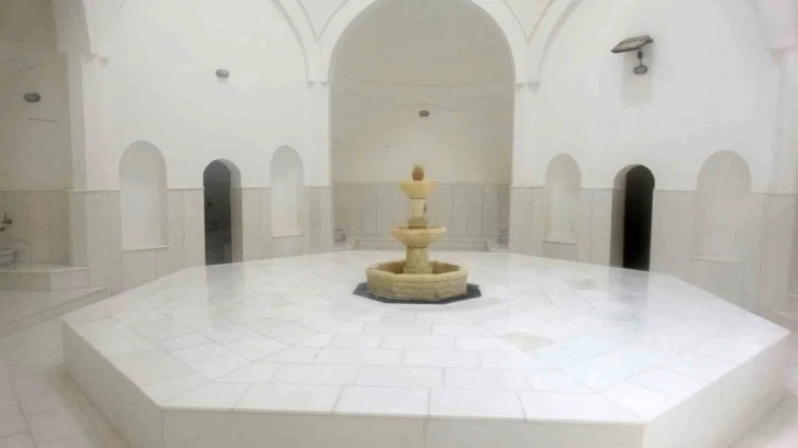 8 asırlık hamam 12 yıl sonra hizmete açıldı
