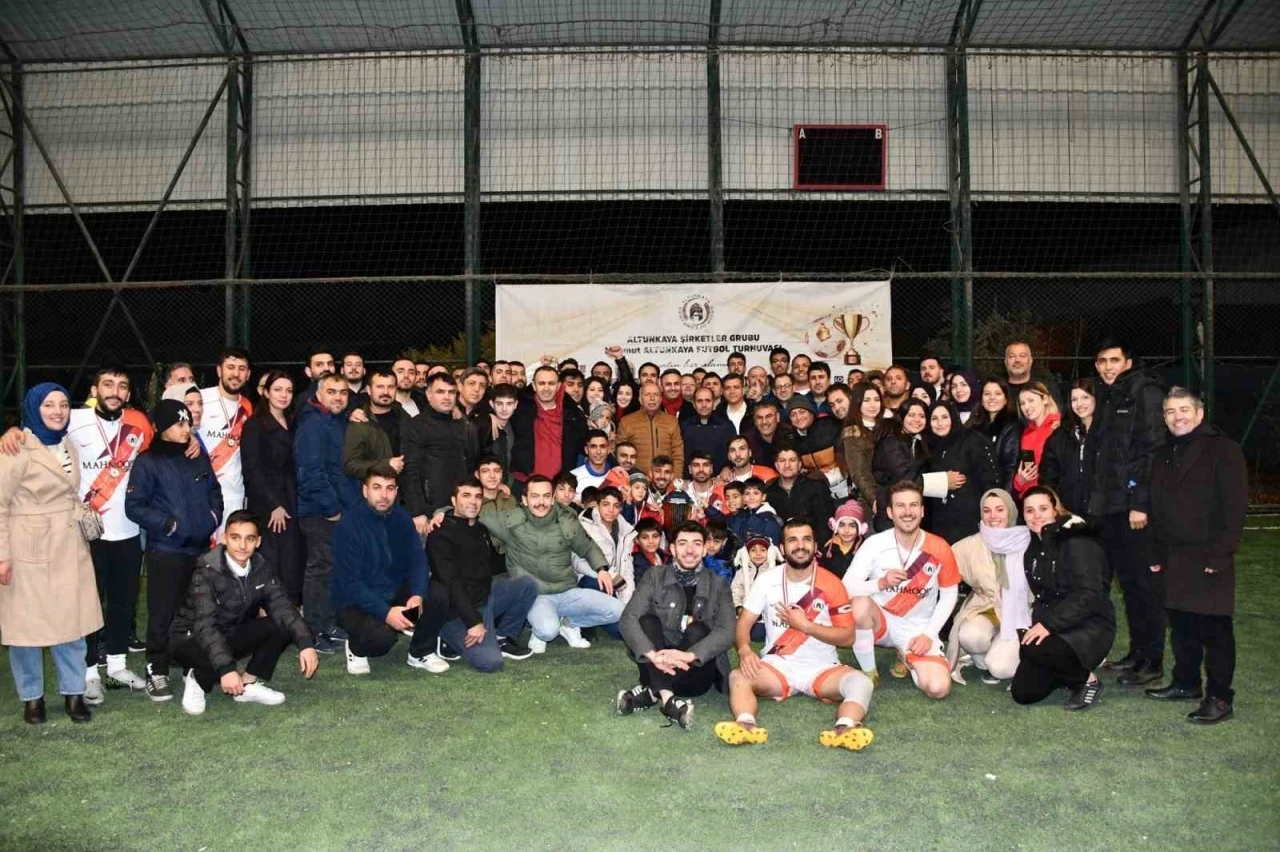 8’inci Altunkaya Futbol Turnuvası’nın şampiyonu Confy oldu
