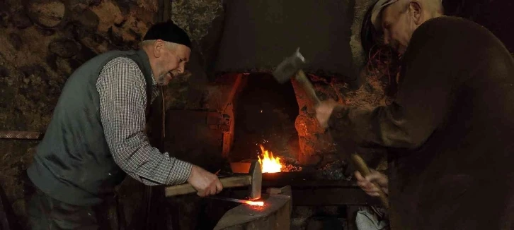 80 yaşında 30 köyün tarım aleti ihtiyacını karşılıyor
