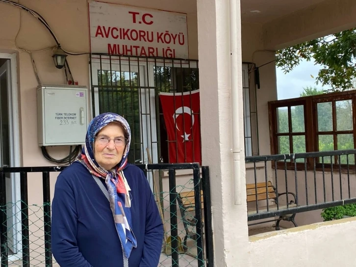 80 yaşındaki ’muhtar teyze’ babadan miras kalan muhtarlığı devam ettiriyor
