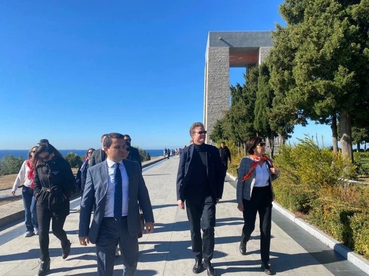 AB Türkiye Delegasyonu Başkanı Büyükelçi Meyer-Landrut, Çanakkale Şehitler Abidesi’ni ziyaret etti
