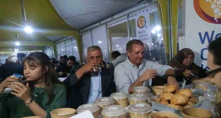 ABD Büyükelçisi Flake, İslahiye'de depremzedelerle iftar yaptı