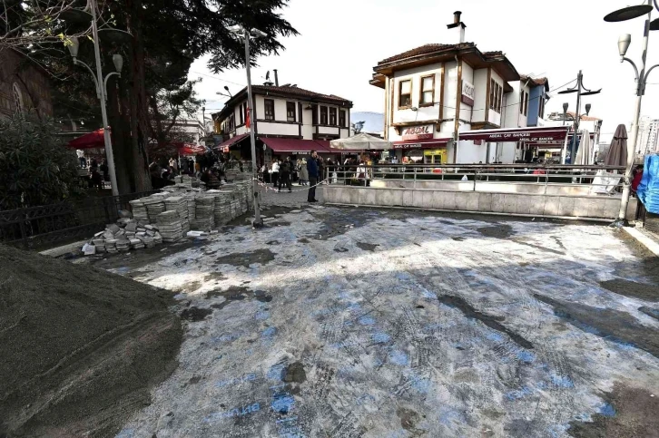 Abdal Camii çevresinde zemin yenileniyor
