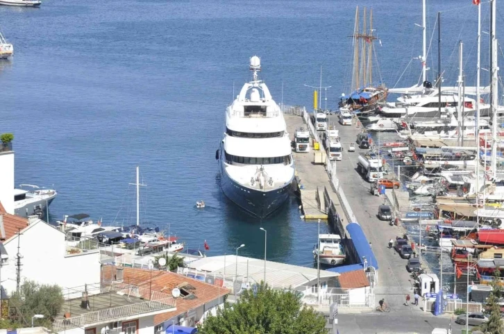 Abramov’un mega yatı "Titan" Fethiye’de
