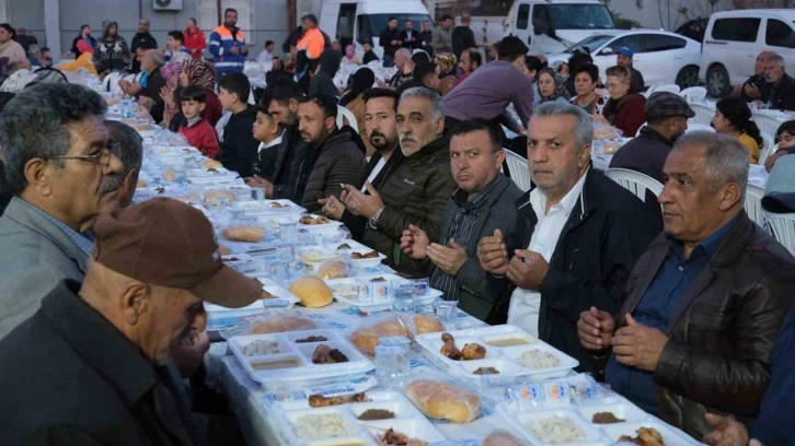 Adana Büyükşehir Belediyesi Ramazan Ayında Mahalle İftarları Düzenliyor