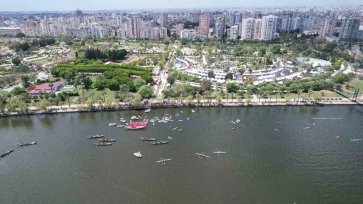 Adana’da Seyhan Nehri üzerinde su korteji düzenlendi
