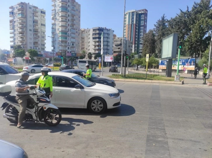 Adana’da trafik ekiplerinden "yaya" uyarası
