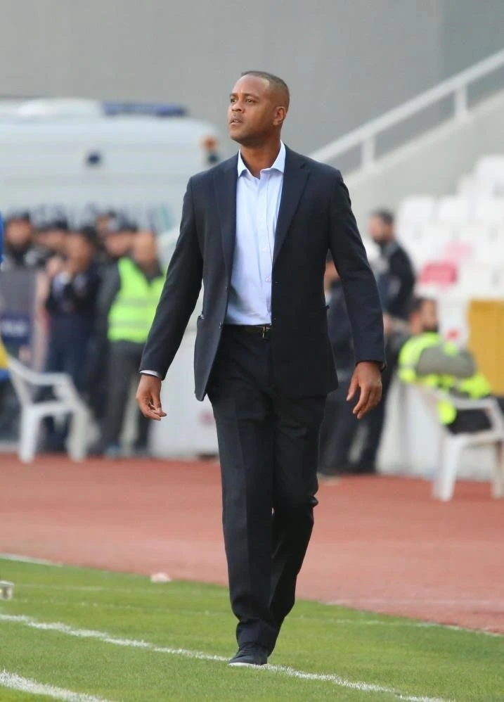 Adana Demirspor’da Patrick Kluivert dönemi sona erdi
