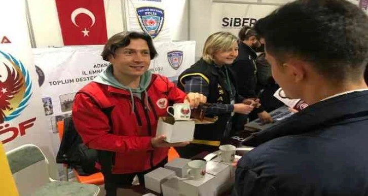 Adana polisi fuarda öğrencileri suça karşı uyardı