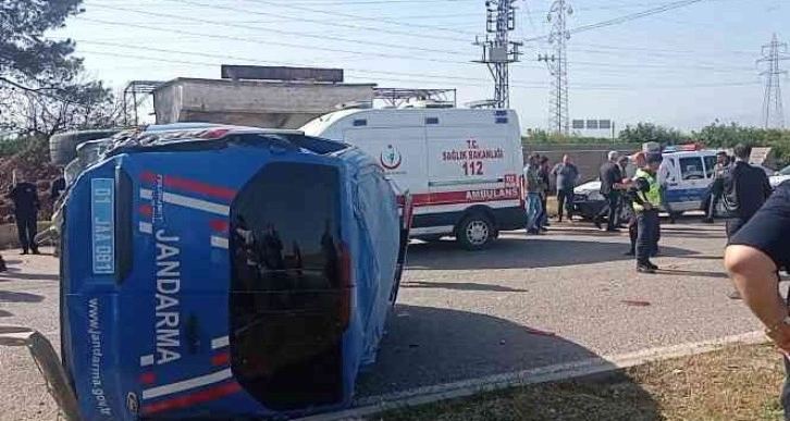 Adana’da askeri araç kaza yaptı: 5 yaralı