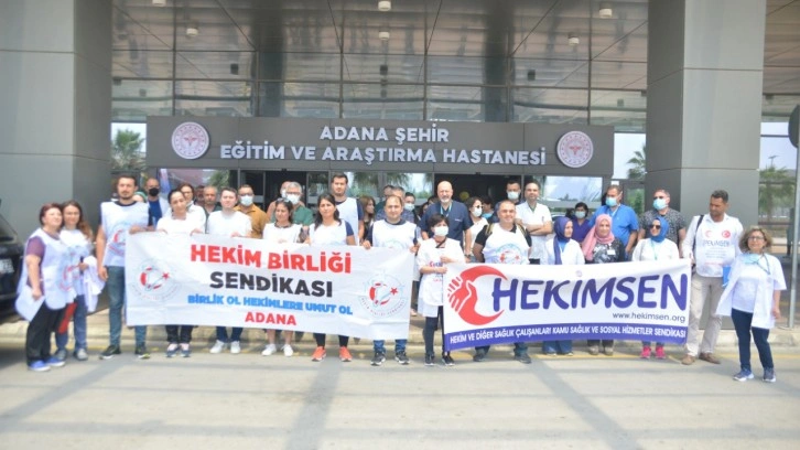 Adana’da doktorlardan iş bırakma eylemi