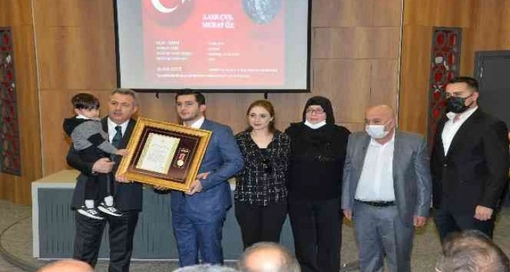 Adana’da şehit yakını ve gazilere Devlet Övünç Madalyası verildi