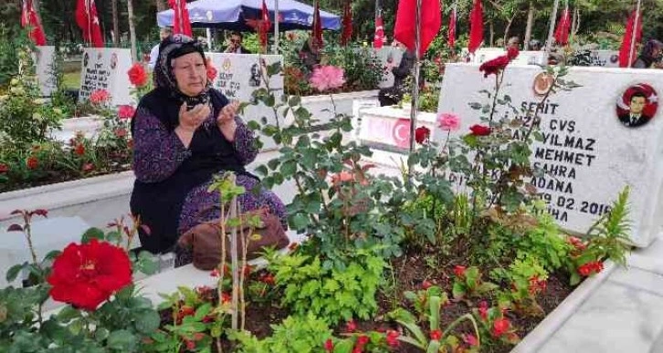 Adana’da şehitliklerde hüzünlü bayram arifesi