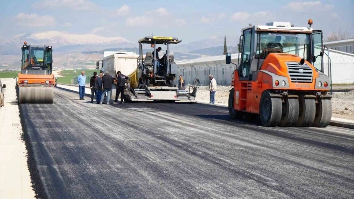 Adıyaman Belediyesi Kuzey Çevre Yolunda Asfaltlama Çalışmalarına Devam Ediyor