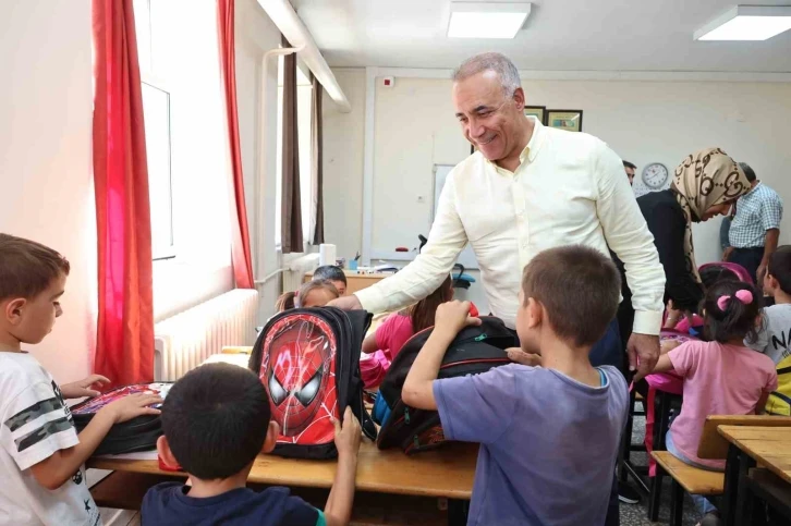 Adıyaman’da 1. sınıfa başlayan 12 bin öğrencinin çanta ve kırtasiye setleri Sultangazi Belediyesi’nden
