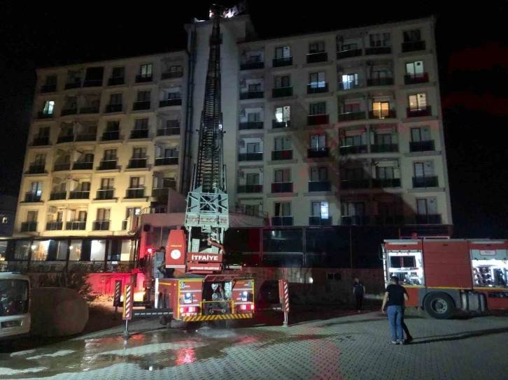 Adıyaman’da 7 katlı binada çıkan baca yangını korkuttu