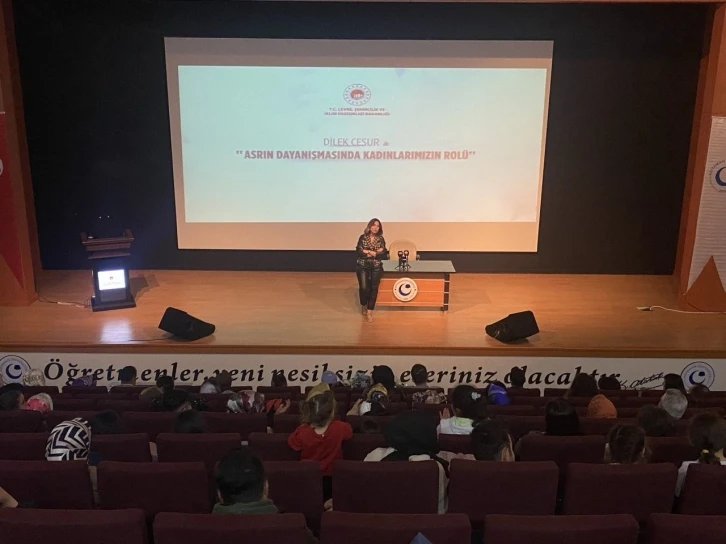 Adıyaman’da “Asrın Dayanışmasında Kadınlarımızın Rolü” konulu konferans
