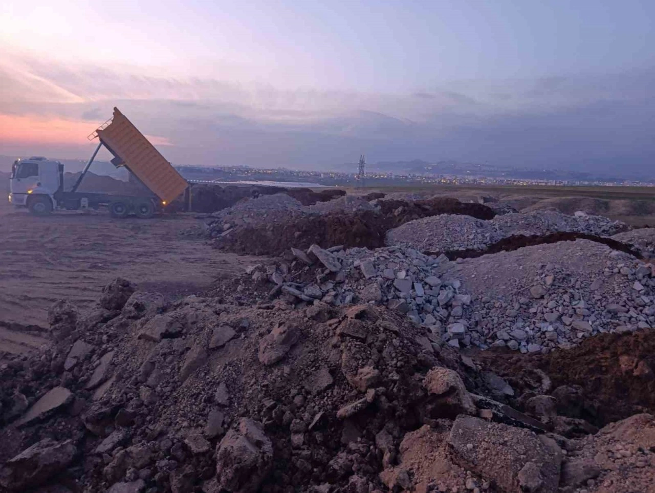 Adıyaman’da dört ayda 293 bin ton hafriyat kent dışına taşındı