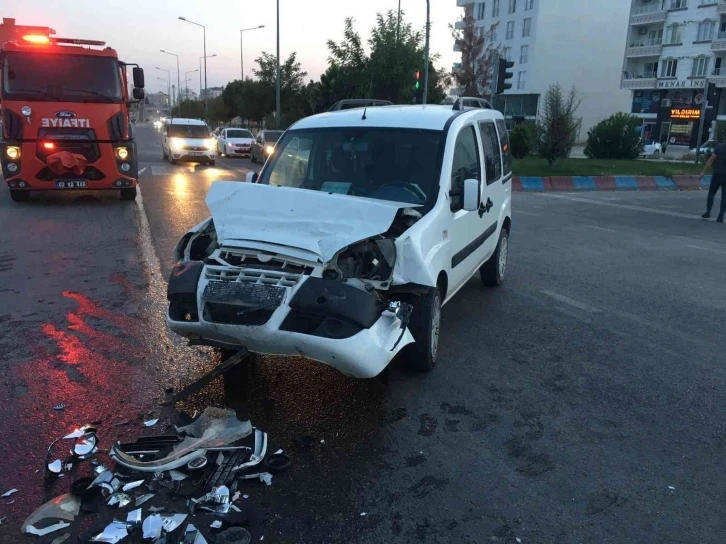 Adıyaman’da iki araç çarpıştı: 6 yaralı
