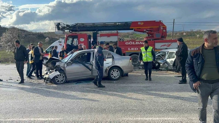 Adıyaman’da iki otomobil  çarpıştı: 1 ölü, 3 yaralı
