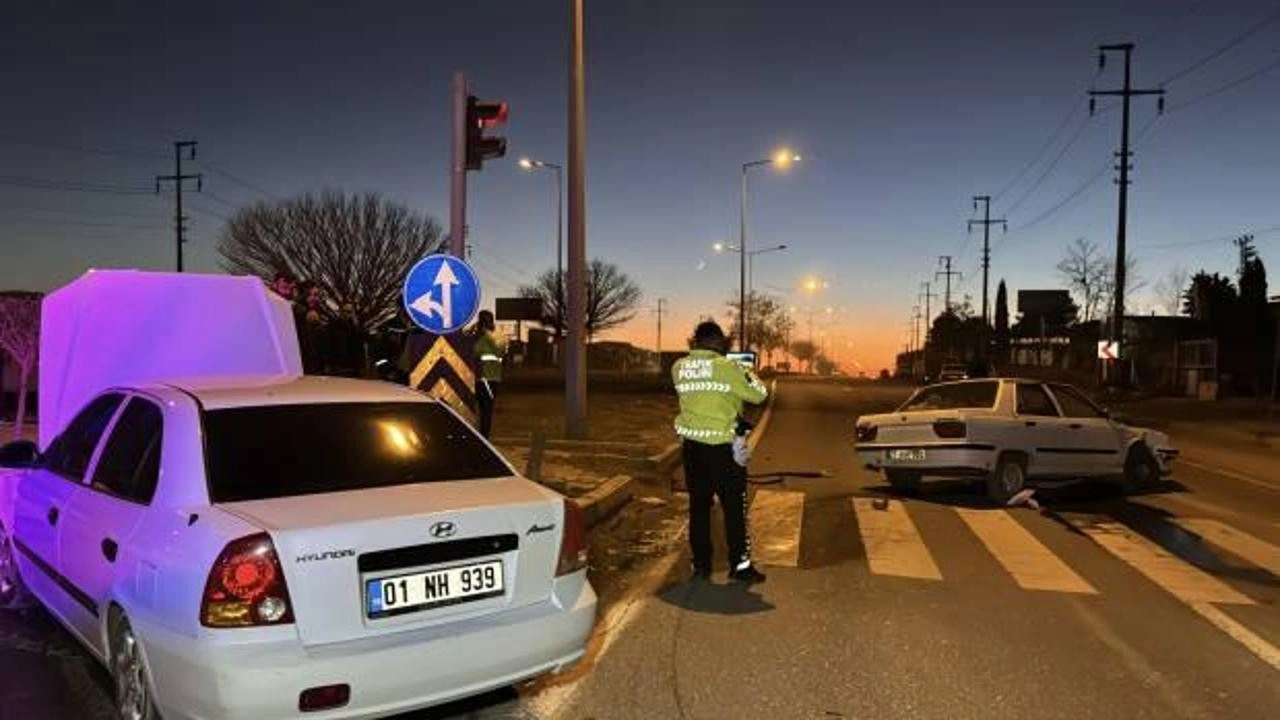 Adıyaman'da iki otomobil çarpıştı: Yaralılar var!