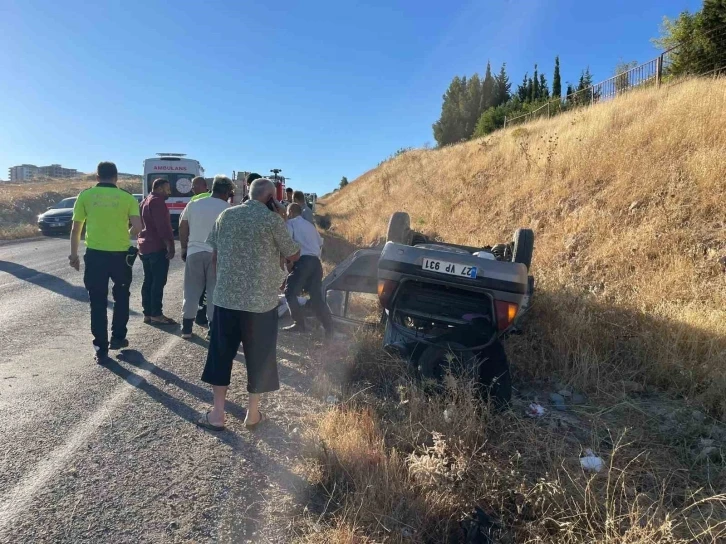 Adıyaman’da otomobil şarampole yuvarlandı: 1 ölü, 2 yaralı
