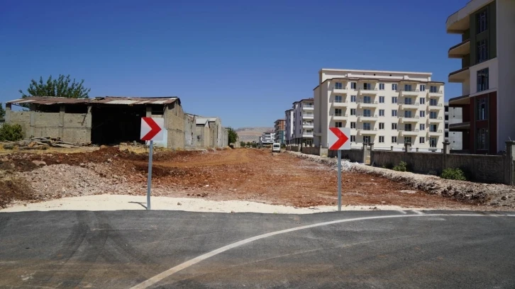 Adıyaman’da yol açma çalışmalarına devam ediyor
