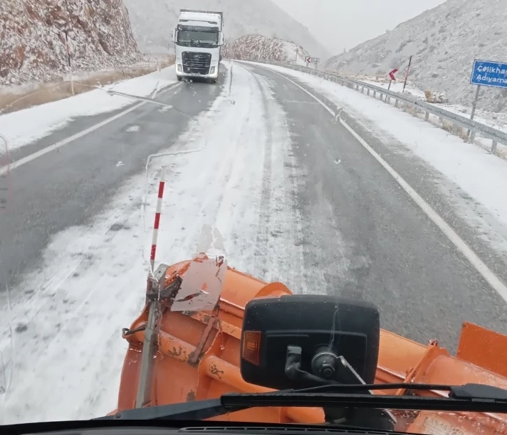 Adıyaman-Malatya karayolunda kar yağışı etkili oldu
