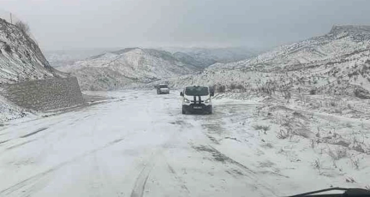 Adıyaman’da yollar buz tuttu