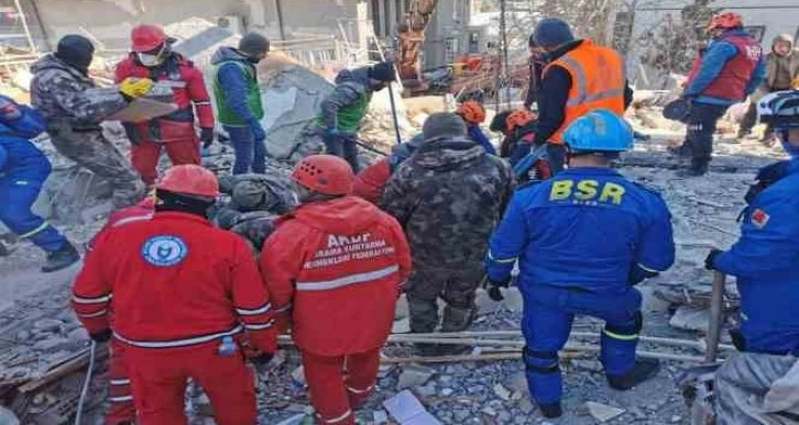 ADÜ Arama Kurtarma Ekibi deprem bölgesinde