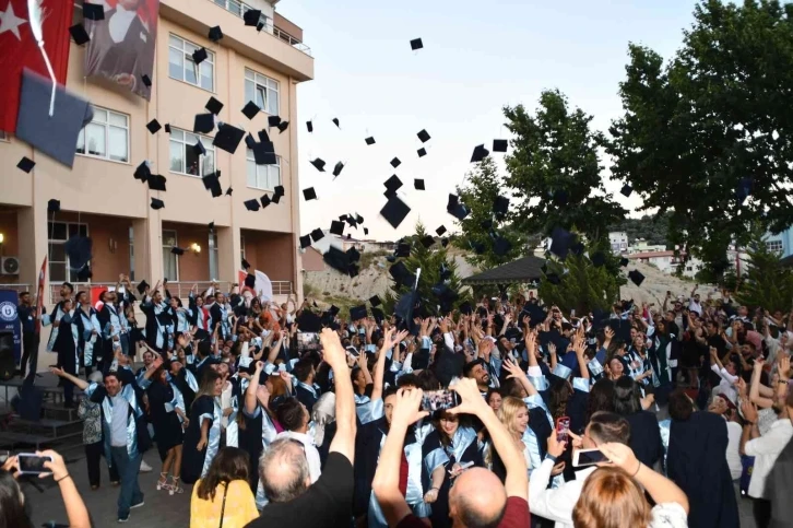 ADÜ Söke İşletme Fakültesi’nde mezuniyet töreni gerçekleştirildi
