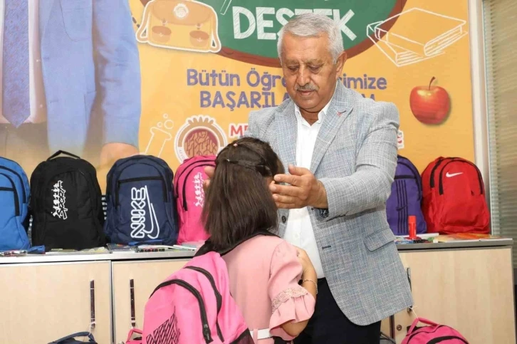 Afyonkarahisar Belediyesinden 3 bin çocuğa eğitim desteği
