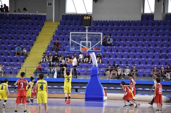 Afyonkarahisar’da ’Basketbol Mahalli Müsabakaları’ sona erdi
