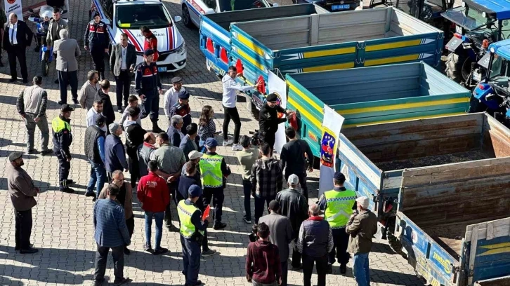 Afyonkarahisar’da ‘Reflektör Tak Görünür Ol’ projesi devam ediyor
