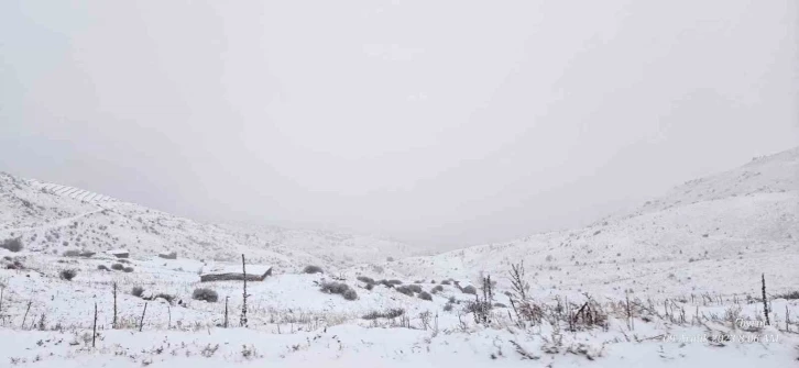 Afyonkarahisar’ın yüksek kesimlerinde kar yağışı etkili oldu

