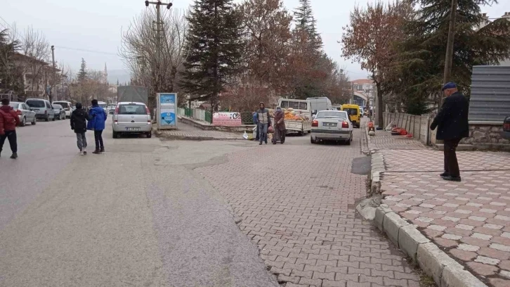 Afyonkarahisar kent merkezinde beklenen kar yağışı başladı
