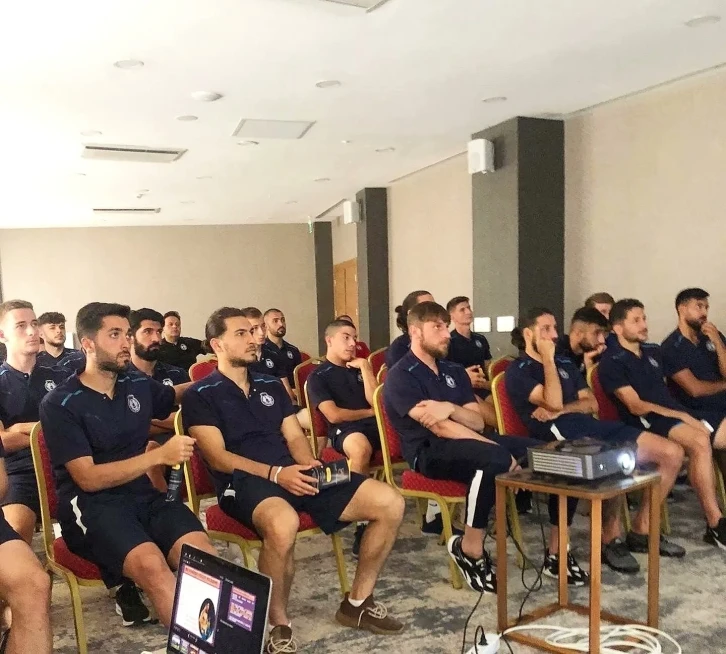 Afyonsporlu futbolculara beslenme eğitimi verildi
