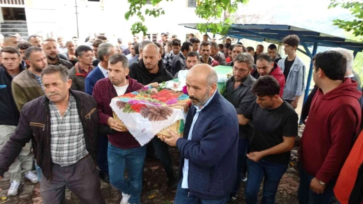 Ağabeyi tarafından kazara vurulan Şevval son yolculuğuna uğurlandı
