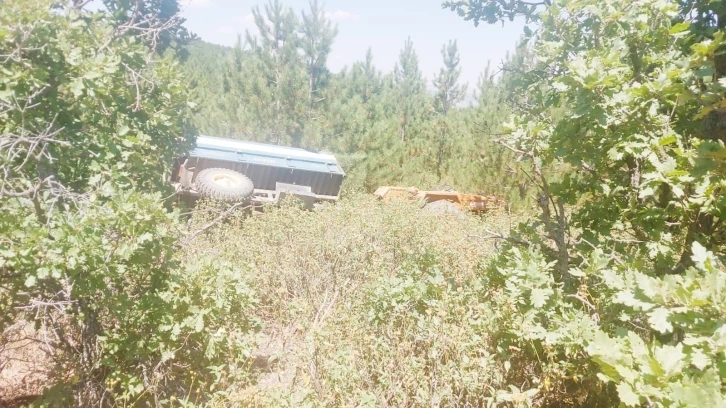 Ağaçlık alana devrilen traktörün sürücüsü yaralandı
