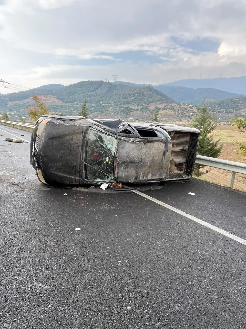 İslahiye-Nurdağı yolunda otomobil devrildi: 4 yaralı