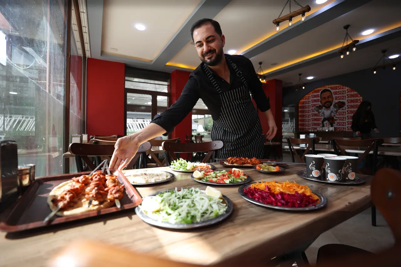 Zorluklara karşın işini büyüten Doğan Gündeş, kebap işletmesini Gaziantep’e taşıdı