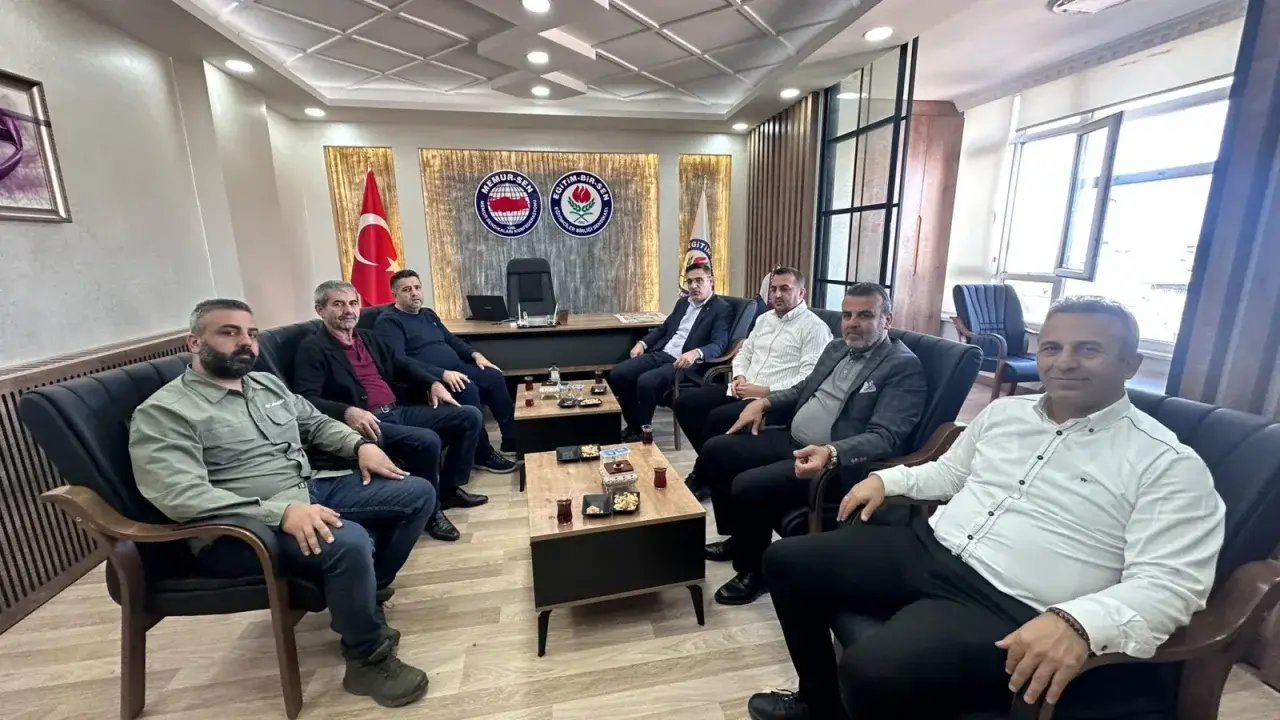 Batman’da siyasi heyetten Eğitim-Bir-Sen yöneticisine tebrik ziyareti